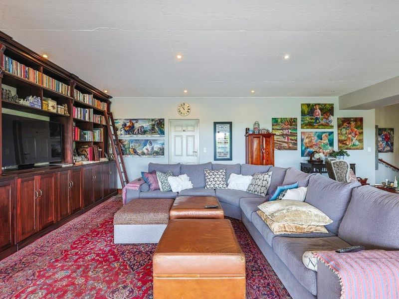 Modern Masterpiece with Breathtaking Views. - Photo 10