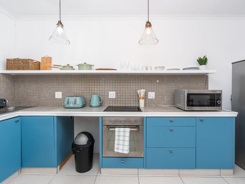 Furnished 2 bedr/2 batr apartment in Green Point with covered parking - Photo 9