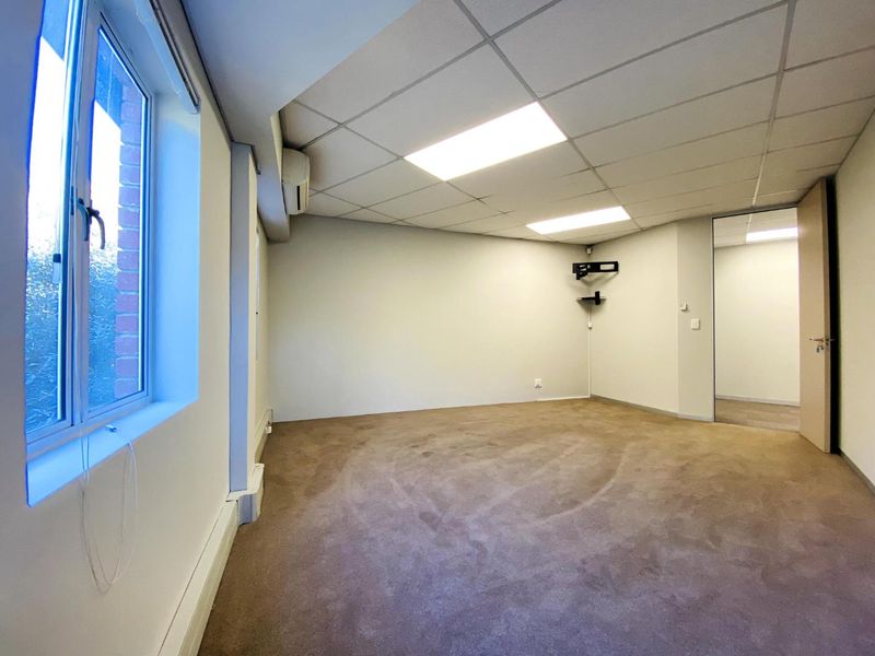 Spacious Office Unit with Large Entertainment Balcony in Fourways - Photo 9