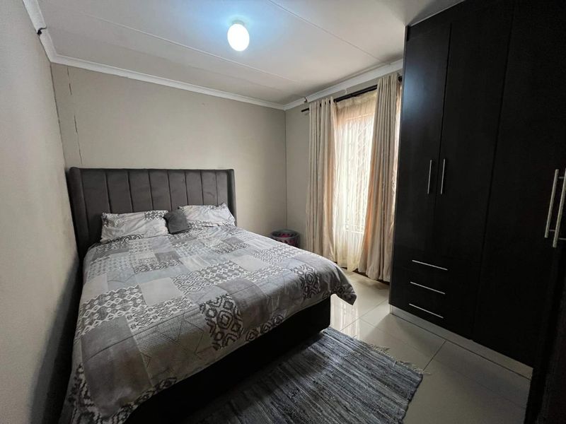 Modern 2 Bedroom Home in Secure Windmill Park Estate - Photo 7