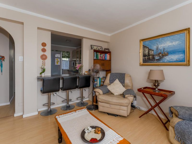 Apartment in Simons Town - Photo 2