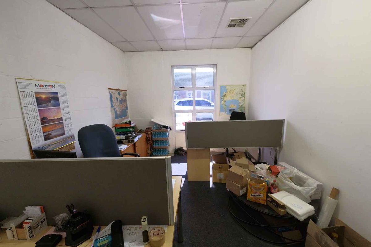 FOR LEASE - STORAGE & OFFICE - Photo 4