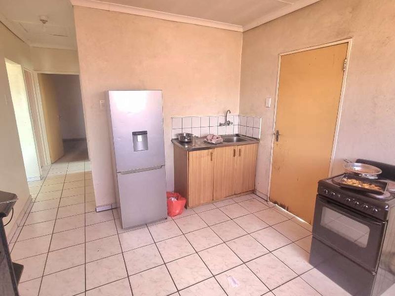 HOUSE FOR SALE - GREENWELL, KATUTURA - Photo 9