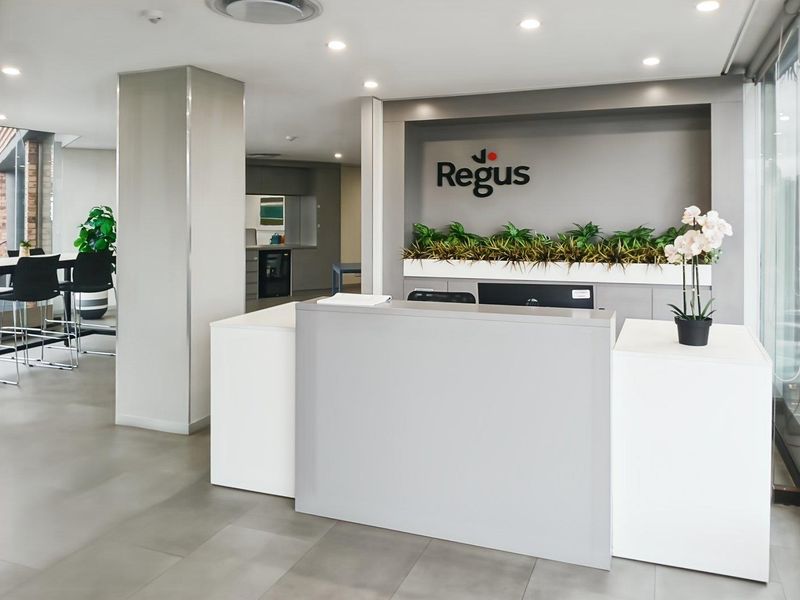 Flexible coworking memberships in Regus Eastlands Office Park - Photo 3