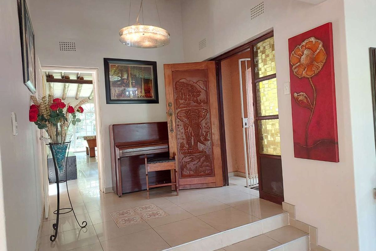 3 BEDROOM HOUSE WITH COTTAGE FOR SALE IN NORTHCLIFF - Photo 4