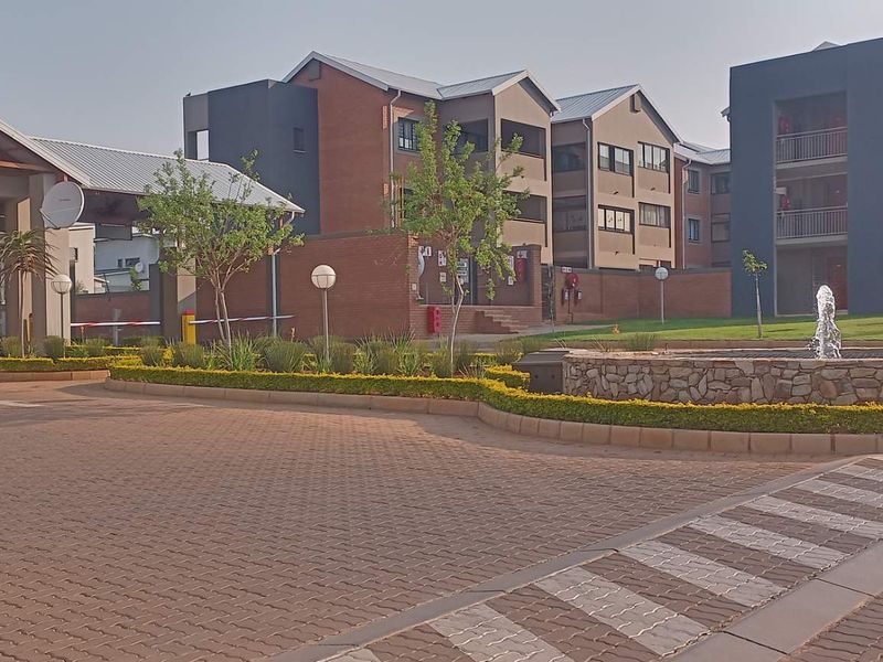 "Secure your Stylish,newly developed 3-Bed apartment in Roodepark Eco City 2" - Photo 5