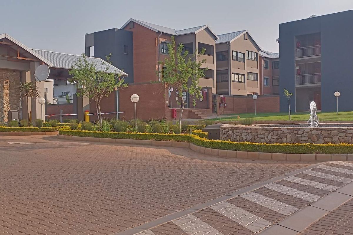"Secure your Stylish,newly developed 3-Bed apartment in Roodepark Eco City 2" - Photo 5