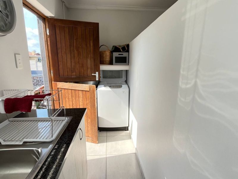 Experience Dual-Living Luxury with Spectacular Ocean Backdrop - Photo 6