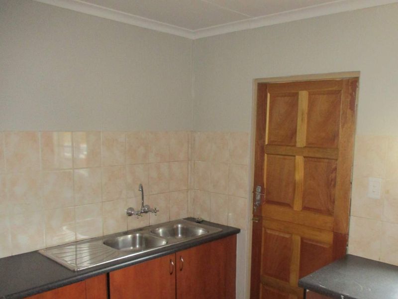 FAMILY HOME FOR SALE IN SECURE ESTATE - Photo 6