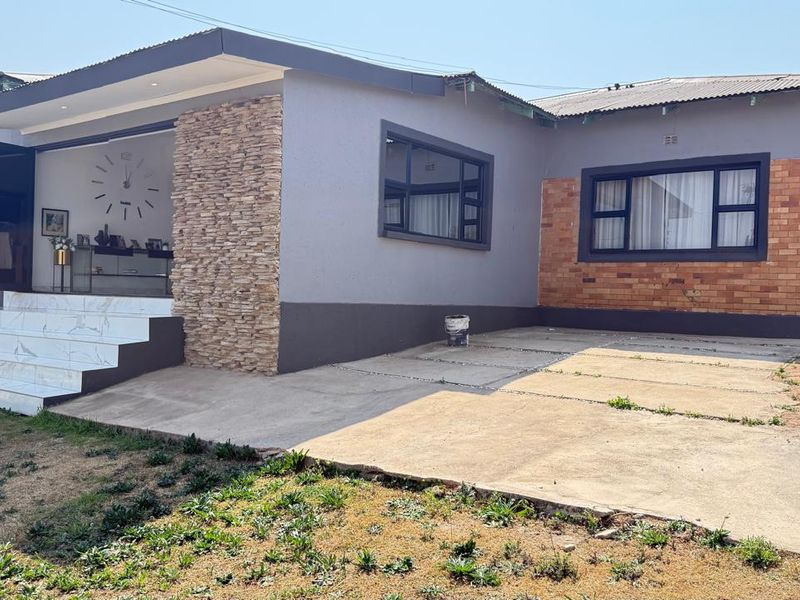 Lovely Home - Photo 2