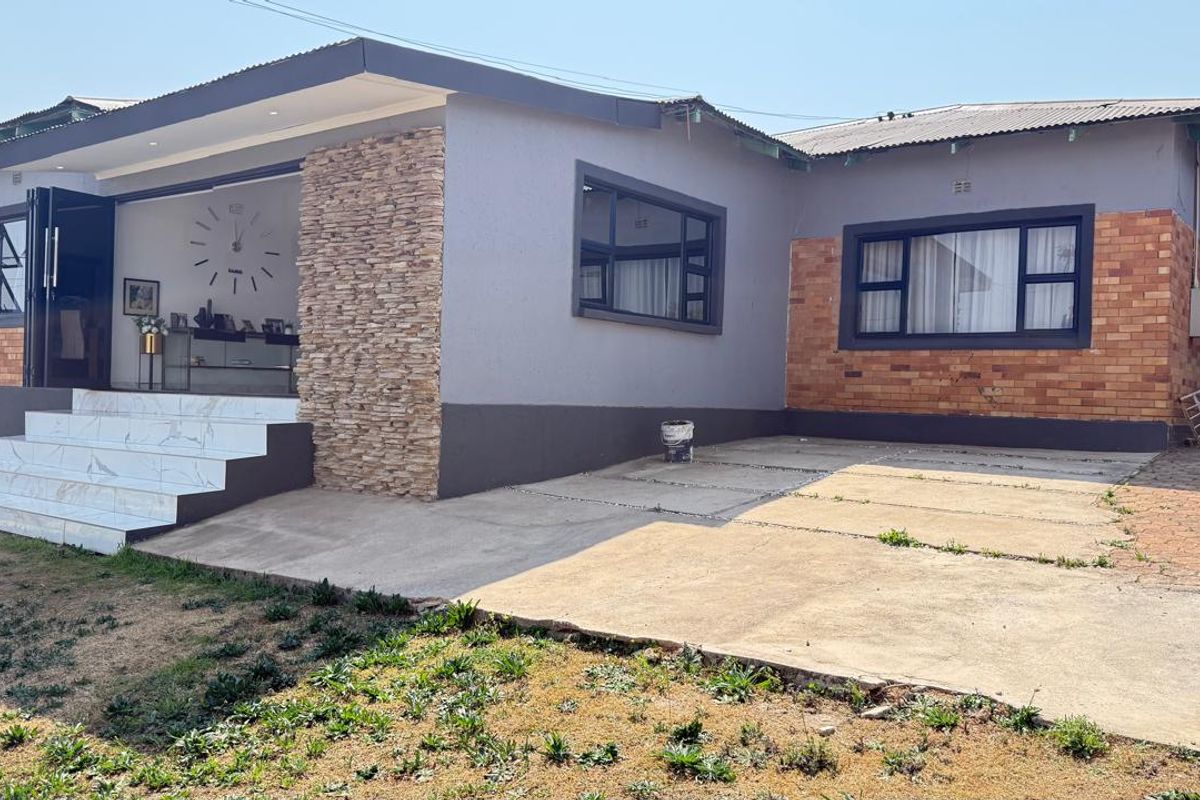 Lovely Home - Photo 2