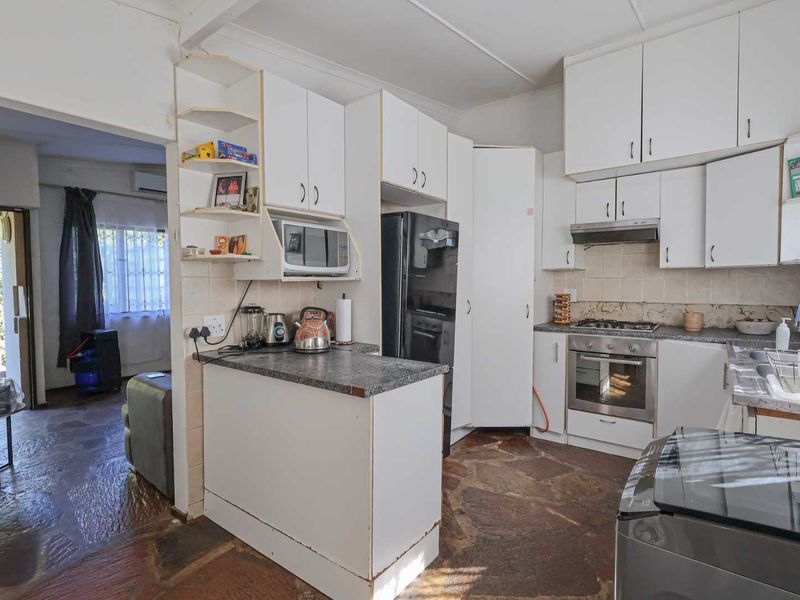 Tranquil 2-Bedroom Simplex in a Small, Peaceful Complex – Perfect for Nature Lovers - Photo 2