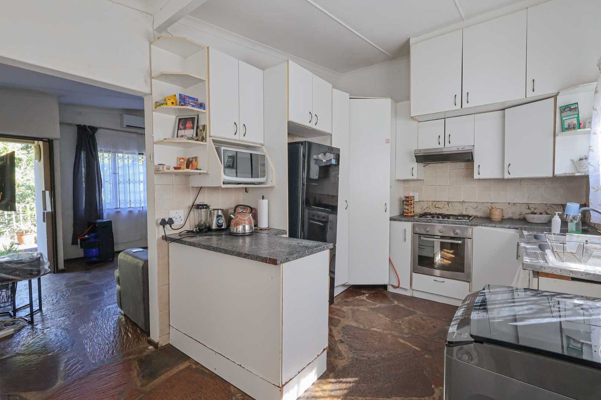 Tranquil 2-Bedroom Simplex in a Small, Peaceful Complex – Perfect for Nature Lovers - Photo 2