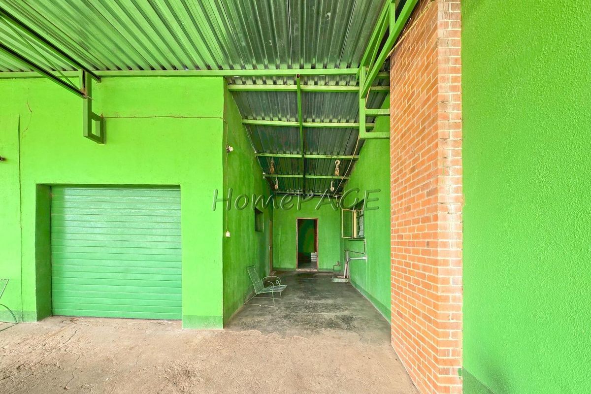 Outjo:  Large and Secure Home for Sale - Photo 4