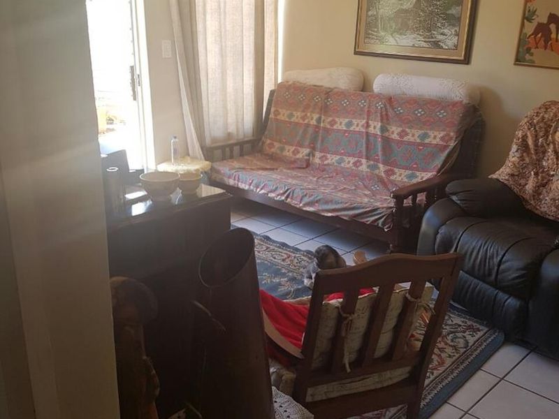 2 Bedroom simplex in Die Wilgers - Photo 4
