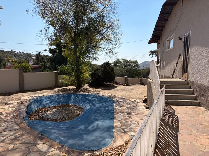 Spacious Klein Windhoek Family Home For Sale - Photo 9