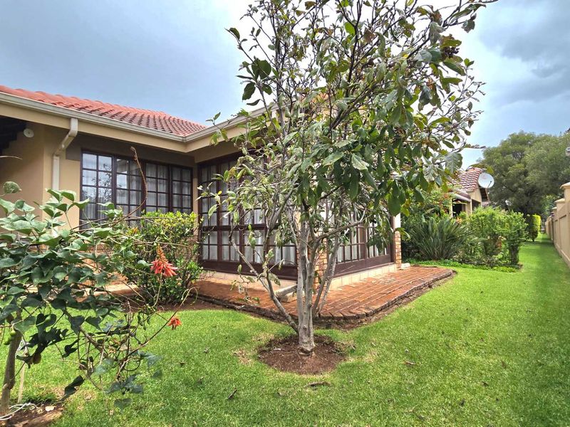 Neat and cozy 2 bedroom retirement home in secure complex in Montana - Photo 6