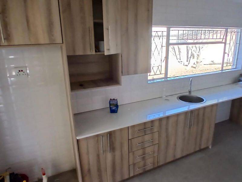 4 Bedroom family home to rent in Pellissier - Photo 3