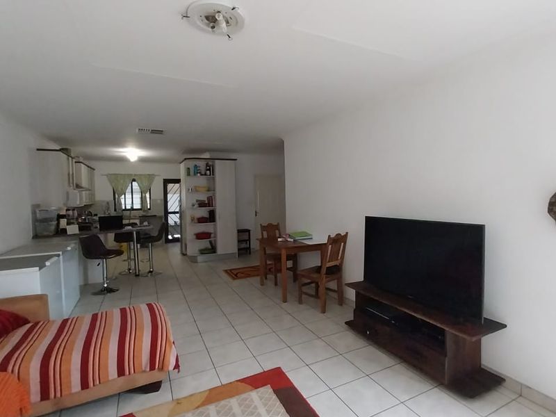Well-Maintained 3-Bed Unit Close to Amenities & Garage Motors - Photo 2