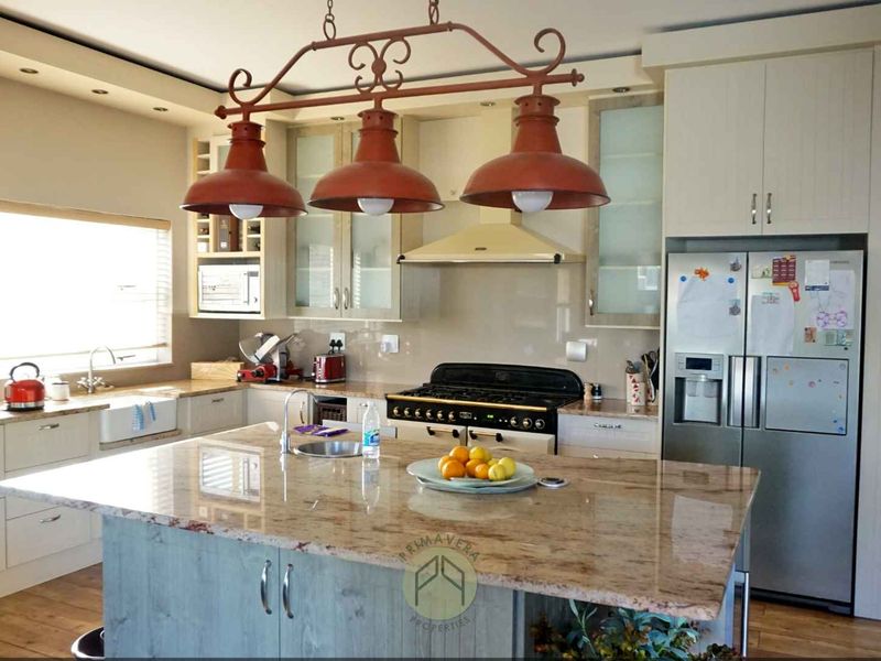 4 Bedroom House FOR SALE in Waterfront, Swakopmund - Photo 4