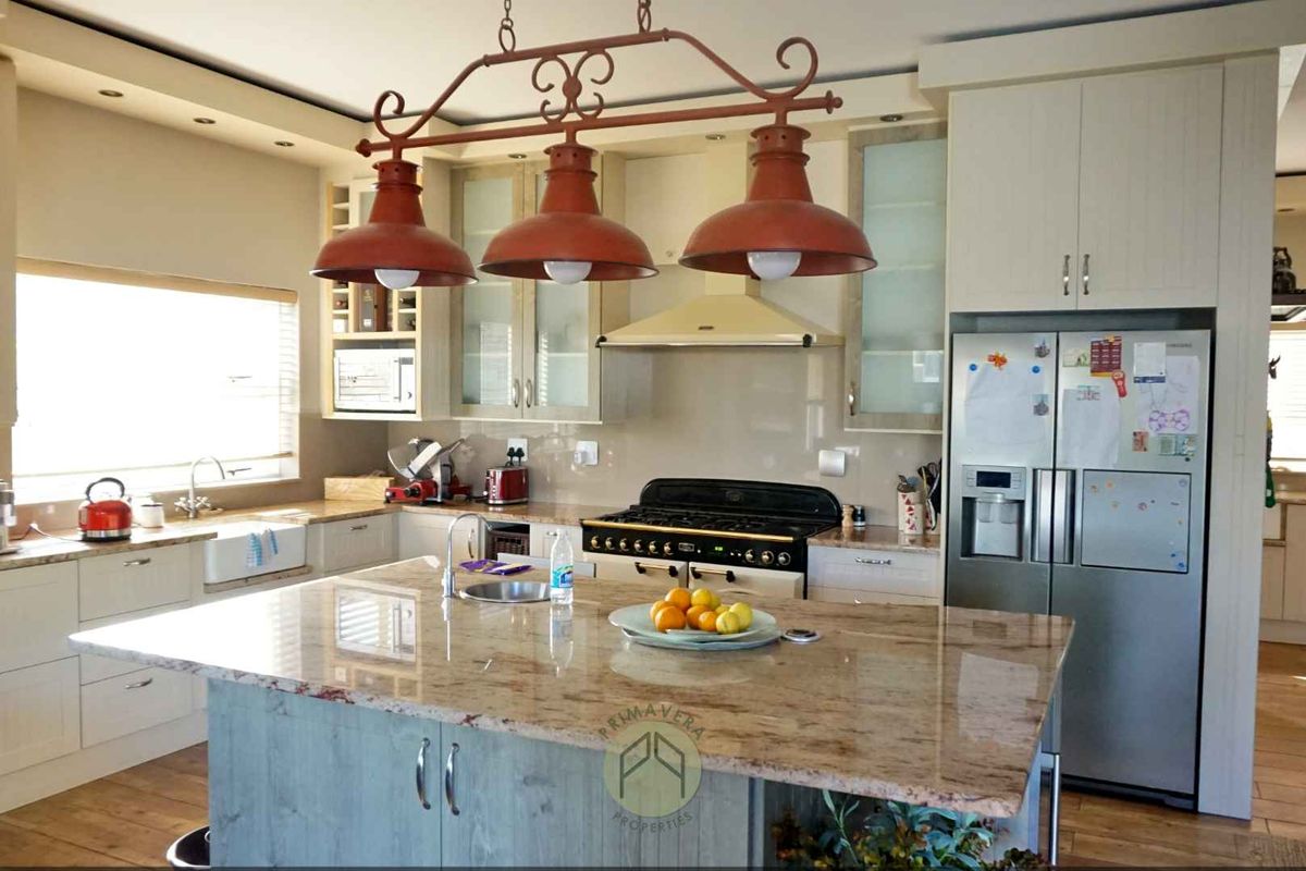 4 Bedroom House FOR SALE in Waterfront, Swakopmund - Photo 4