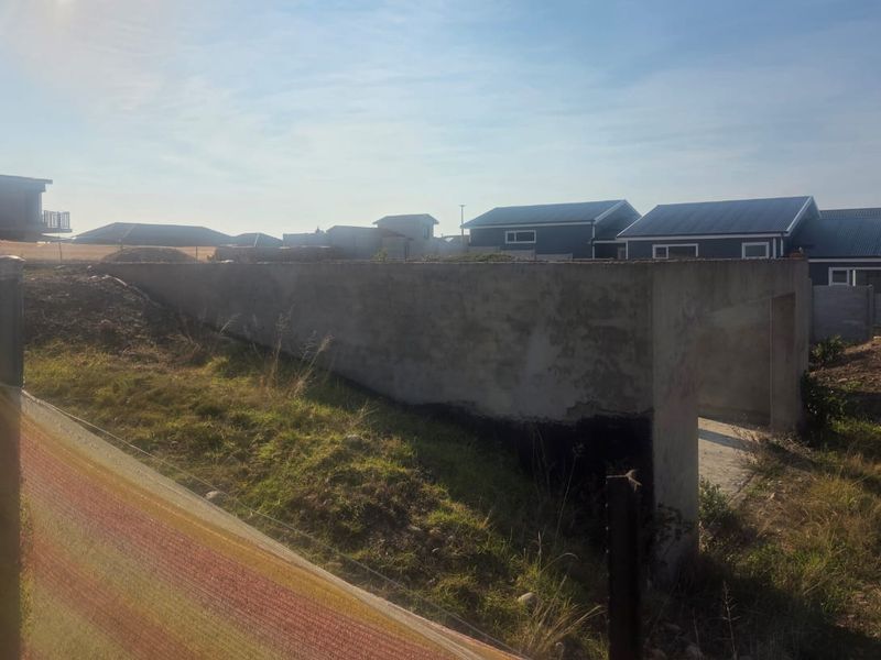 Corner stand with a distant sea view - Photo 3