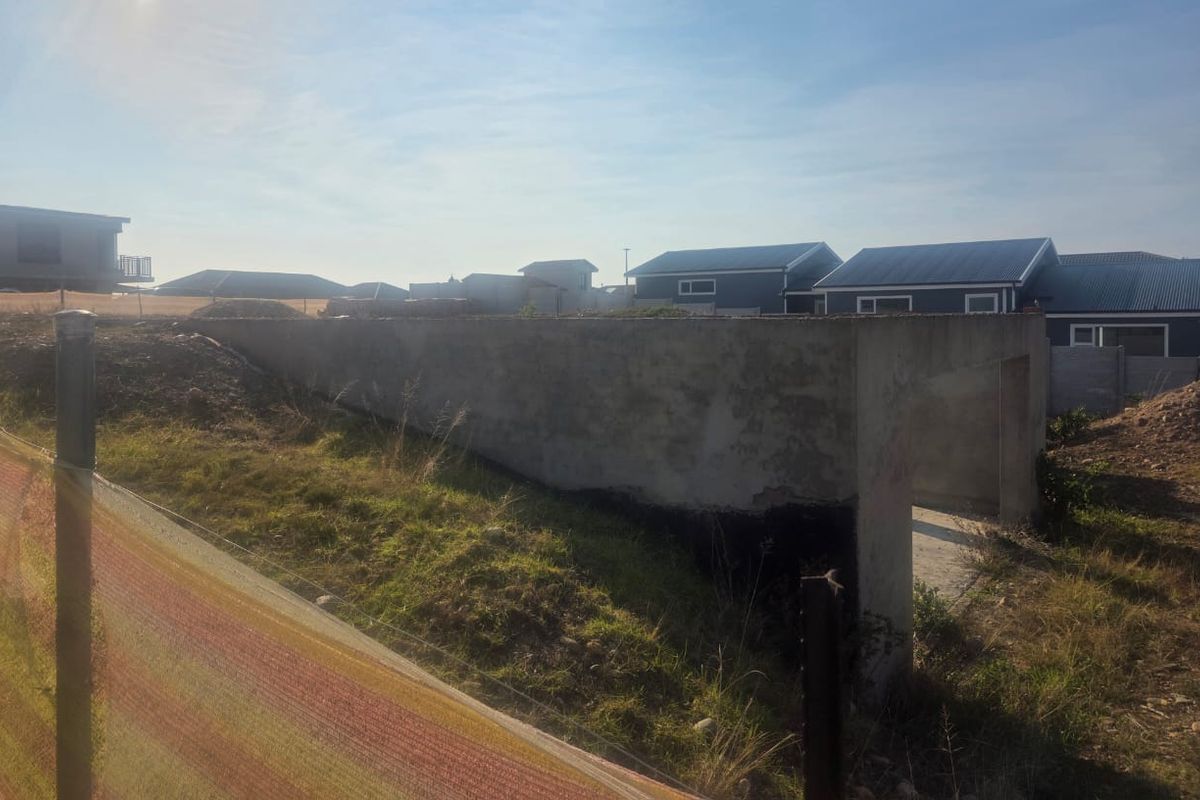 Corner stand with a distant sea view - Photo 3