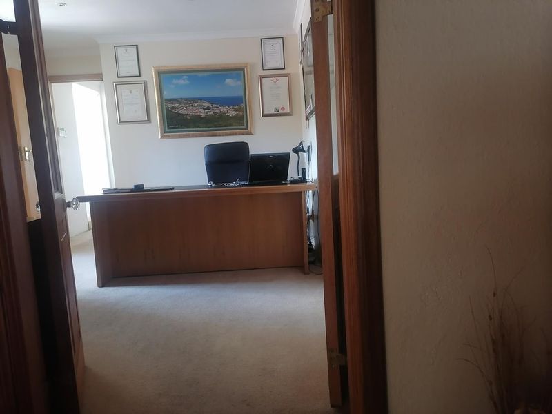 Beautiful face brick marvel awaits! - Photo 7