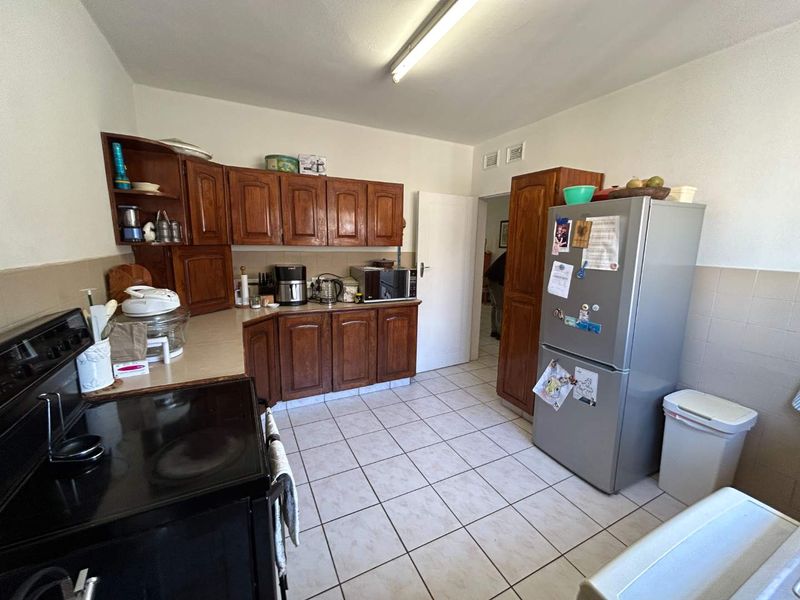 Walk to Westville Boys – Spacious 3-Bed Duplex with Private Garden & Real Family Flow - Photo 5