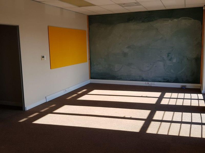 Neat Offices in Westlake Business Park - Photo 4