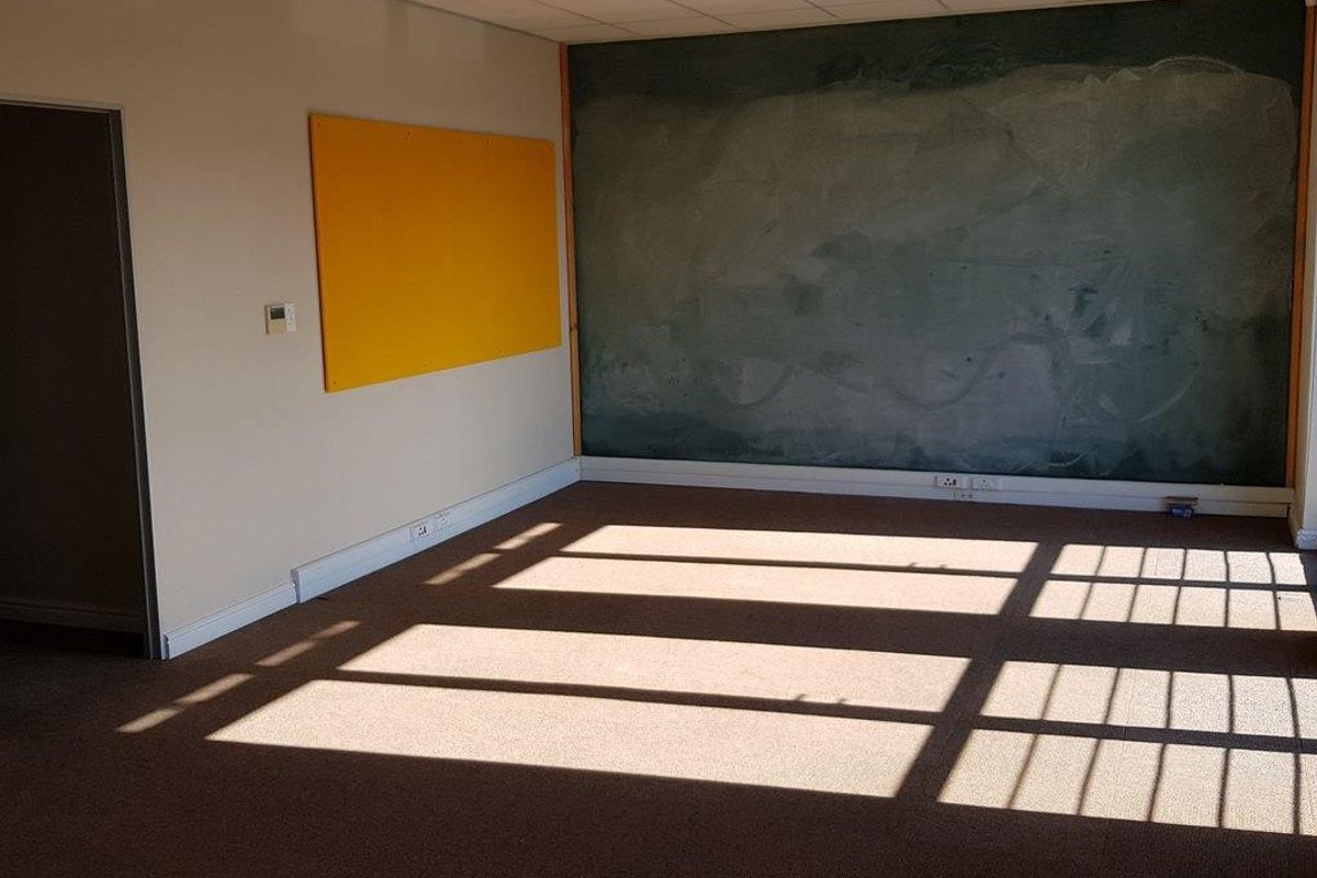 Neat Offices in Westlake Business Park - Photo 4