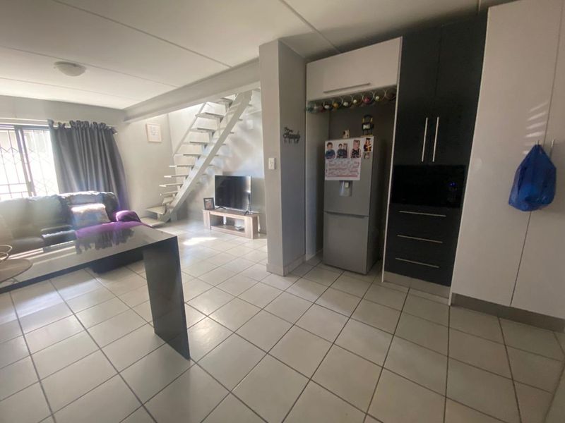 Three bedroom home for sale - Photo 5