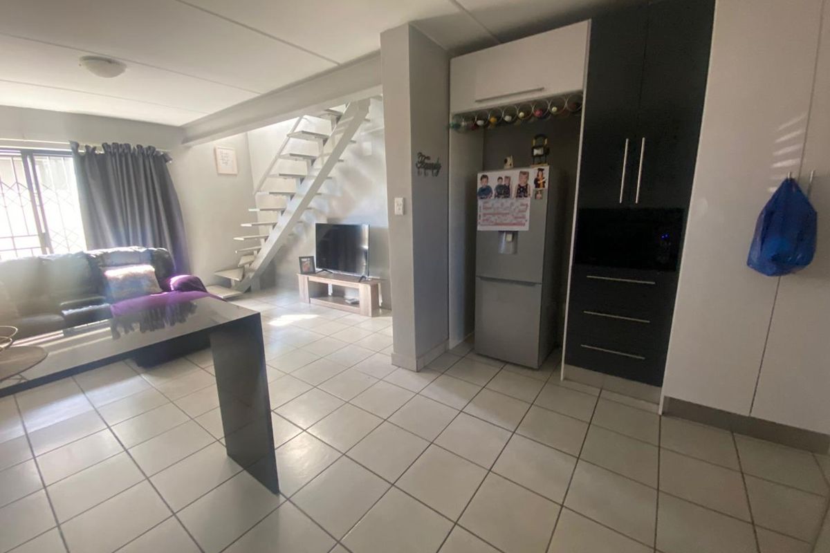 Three bedroom home for sale - Photo 5