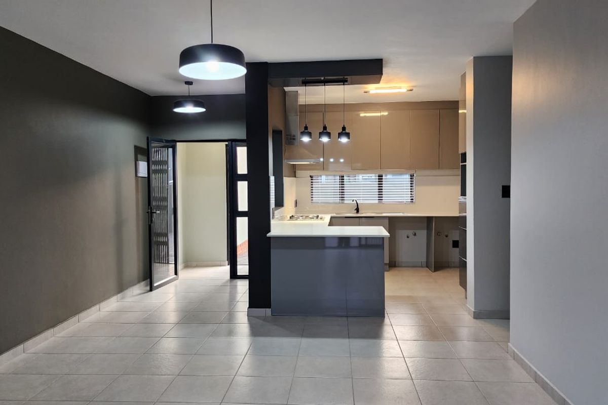 Catch it if you can ! – Stunning 3-Bedroom Townhouse to rent in Waterval East, Rustenburg - Photo 5