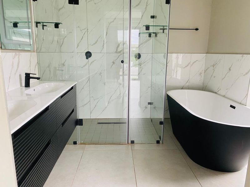 Beautiful Home For Rental in Palm Lakes Estate - Photo 10