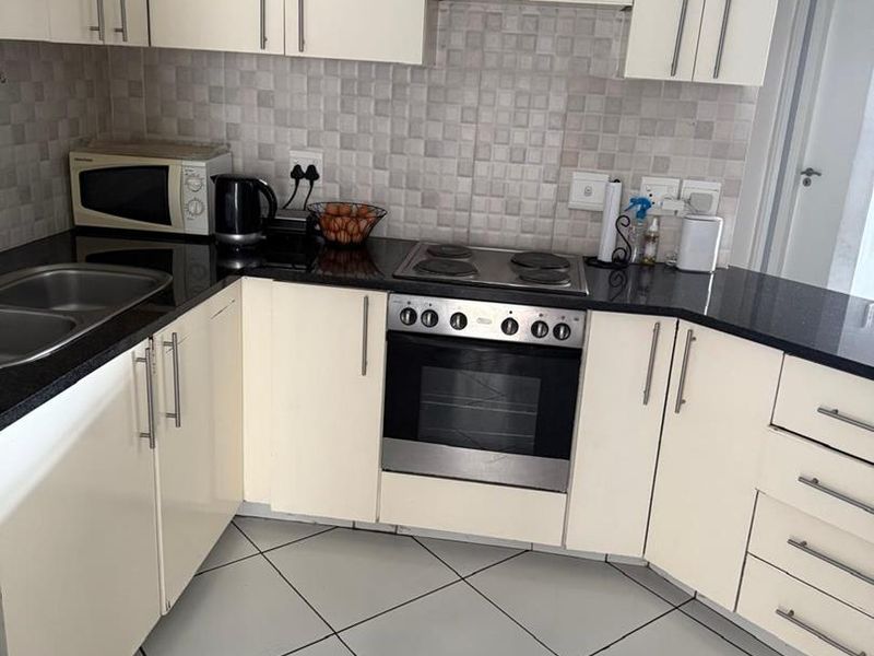 2 Bedroom apartment fully furnished at the heart of Umhlanga - Photo 2