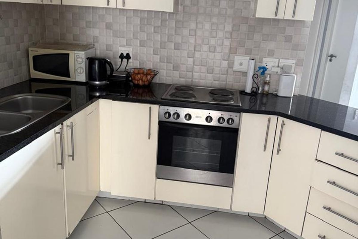 2 Bedroom apartment fully furnished at the heart of Umhlanga - Photo 2