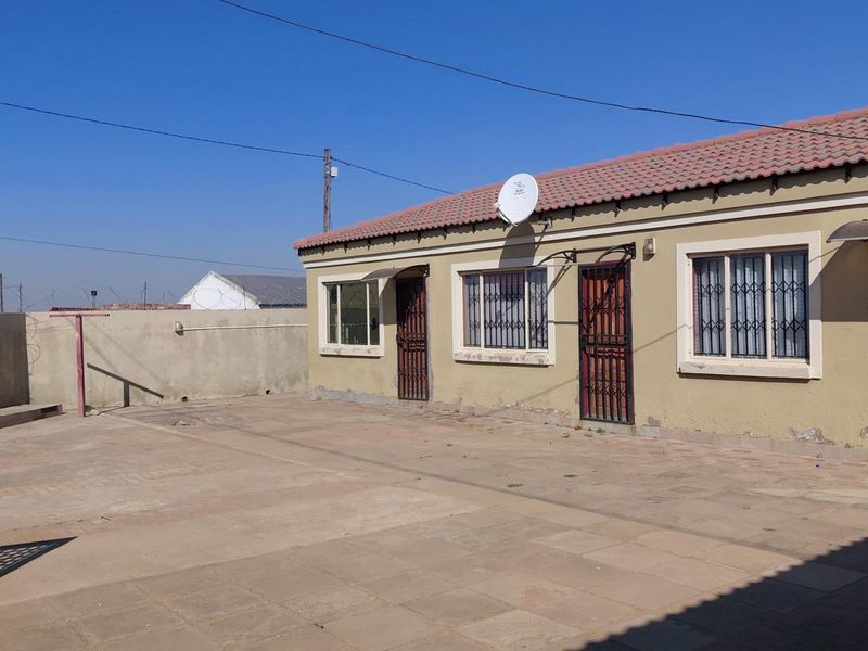 Secure Steady Income with This 6-Unit Rental Property - Photo 10