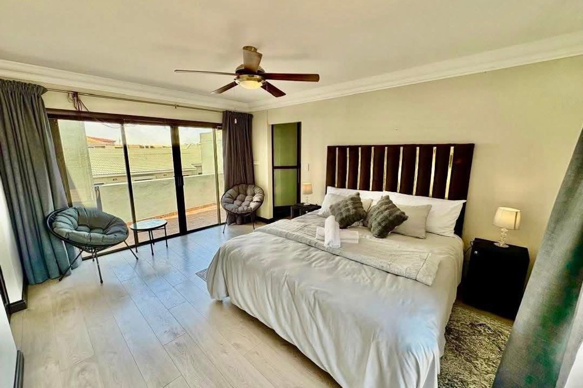 LONG BEACH FAMILY HOME | FOR SALE! - Photo 3