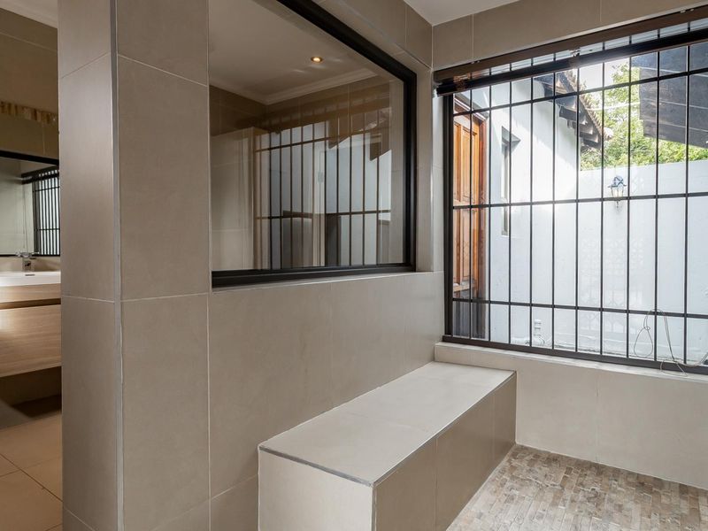 Grand Bryanston East Estate Living | 8-Bedroom Luxury Residence with Exceptional Lifestyle Appeal - Photo 9