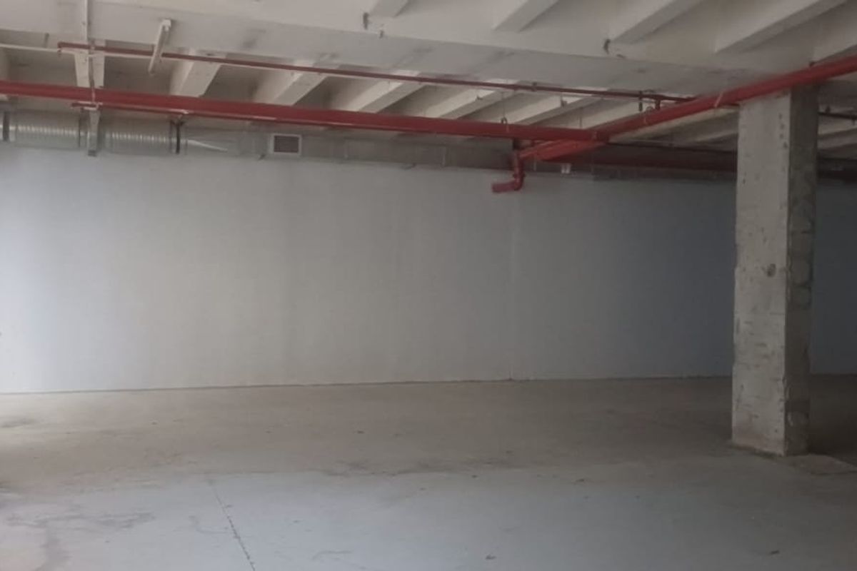 High-Foot-Traffic Retail Space - Photo 5