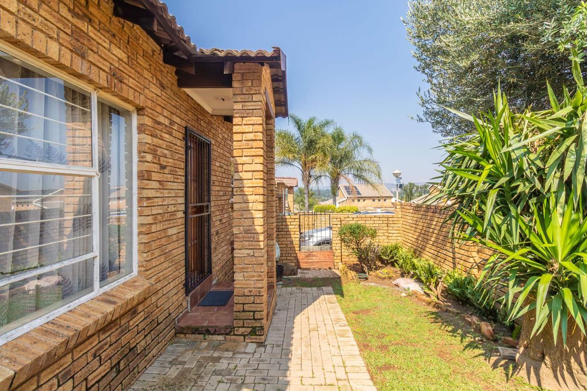 Your Perfect Family Retreat Awaits in Honeydew - Photo 4