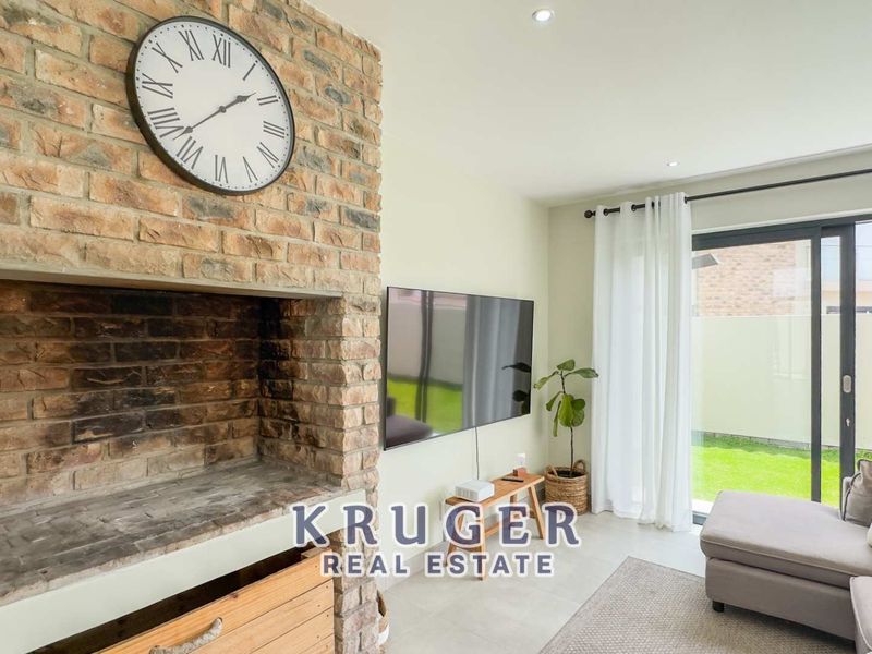 Everyone’s asking about this Kramersdorf Townhouse... Here’s why 👀👇Modern, Airy & Airbnb-Ready - Photo 2