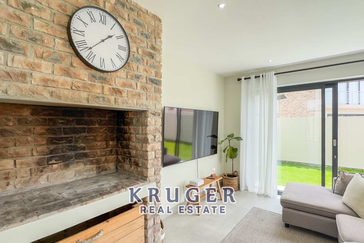 Everyone’s asking about this Kramersdorf Townhouse... Here’s why 👀👇Modern, Airy & Airbnb-Ready - Photo 2