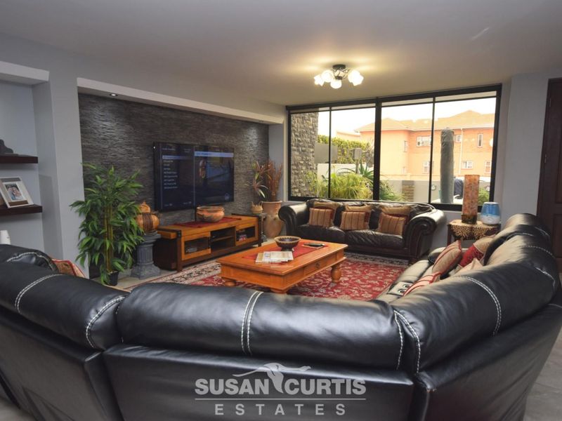 UPSCALE LIVING -  HOUSE FOR SALE IN VINETA - Photo 3