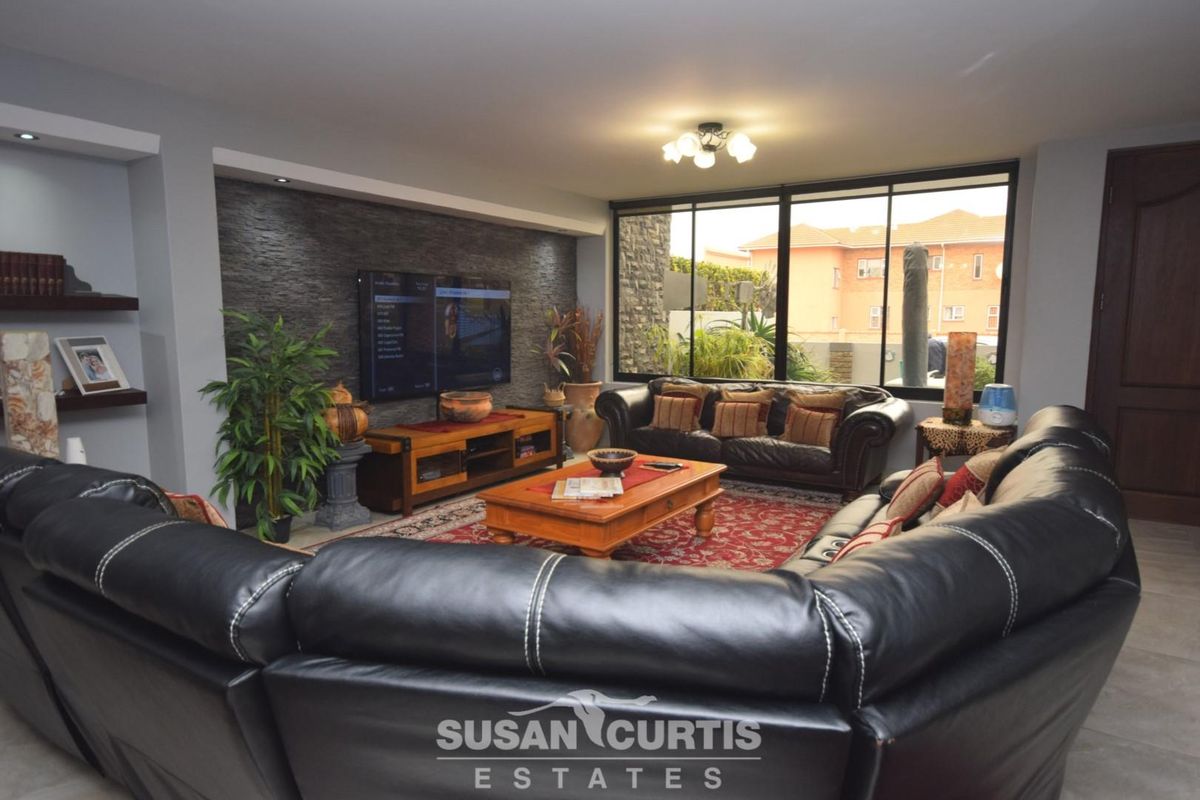 UPSCALE LIVING -  HOUSE FOR SALE IN VINETA - Photo 3