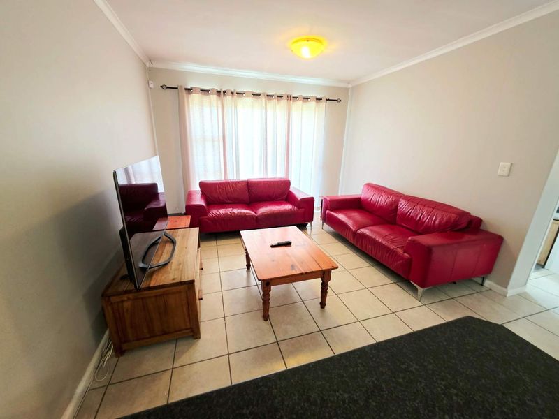 Contemporary Living with Table Mountain Views. - Photo 2