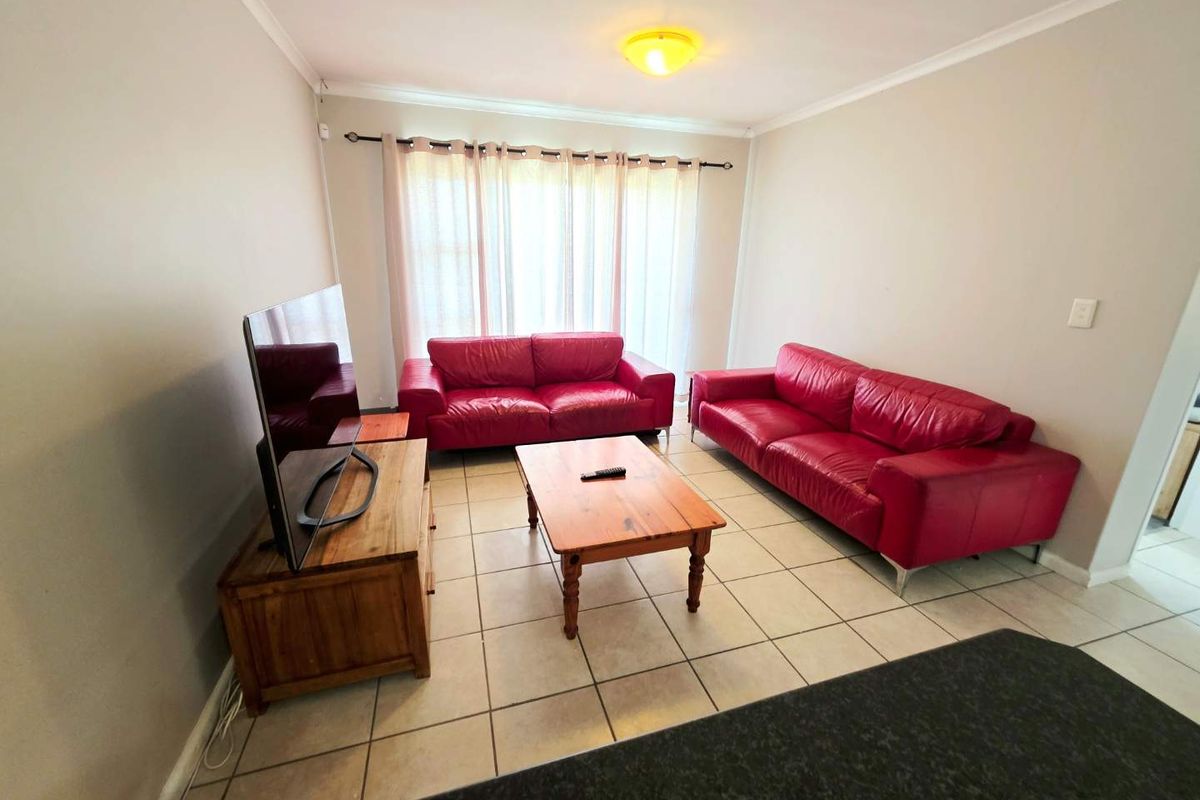 Contemporary Living with Table Mountain Views. - Photo 2