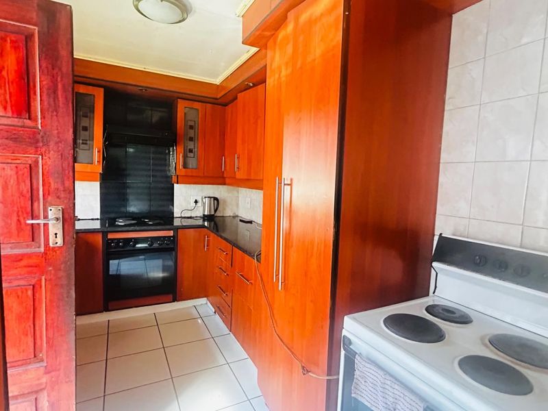 House For Sale in Tulisa Park, Johannesburg - Photo 9