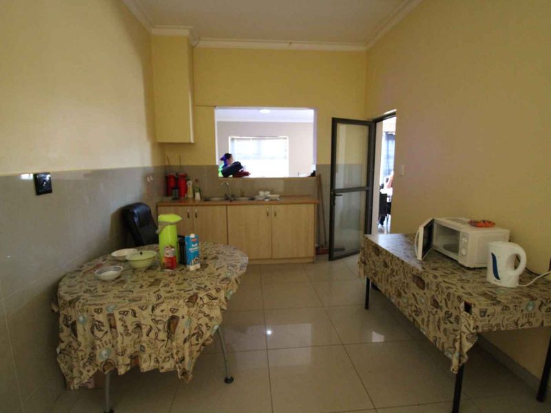 Well located on busy street close to Industrial Area! - Photo 3
